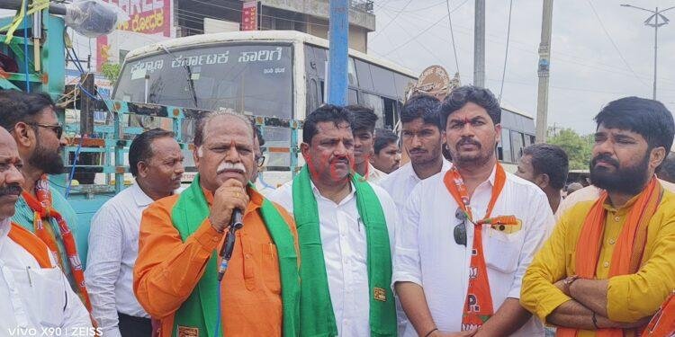 ಟಕಾ ಟಕ್..ಟಕಾ ಟಕ್..! ಪೆಟ್ರೋಲ್, ಡೀಸೆಲ್ ಬೆಲೆ ಏರಿಕೆ ಖಂಡಿಸಿ ಮೈತ್ರಿ ಪಕ್ಷದಿಂದ ಪ್ರತಿಭಟನೆ..!