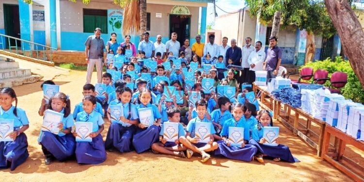 ಉಚಿತ ನೋಟ್ ಪುಸ್ತಕ ವಿತರಣೆ..ಎಲ್ಲಿ..? ಯಾವ ಕಾರಣಕ್ಕೆ..?