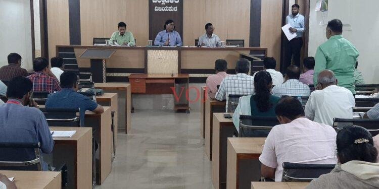 ಫಲಾನುಭವಿಗಳಿಗೆ ಹಕ್ಕುಪತ್ರ ವಿತರಣೆ-ಸರ್ವೇ ಕಾರ್ಯ ಸರಳೀಕರಣಕ್ಕೆ ಆದ್ಯತೆ ನೀಡಿ -ಜಿಲ್ಲಾಧಿಕಾರಿ ಟಿ.ಭೂಬಾಲನ್ ಸೂಚನೆ