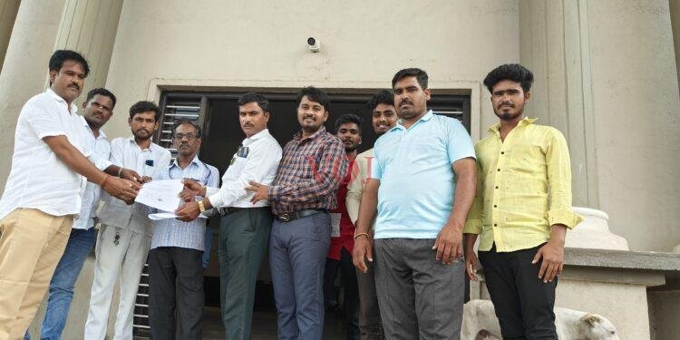 ಅಥರ್ಗಾ ಗ್ರಾಮ‌ ಆಡಳಿತಾಧಿಕಾರಿ ವಿರುದ್ಧ ಜಾತಿ ನಿಂದನೆ ದೂರು..! ಏನು ಗೊತ್ತಾ..?