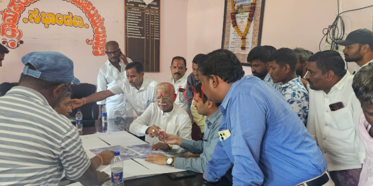 ಲಚ್ಯಾಣ ಗ್ರಾಮಕ್ಕೆ ಸಂಸದ ರಮೇಶ್ ಜಿಗಜಿಣಿಗಿ ಬೇಟಿ