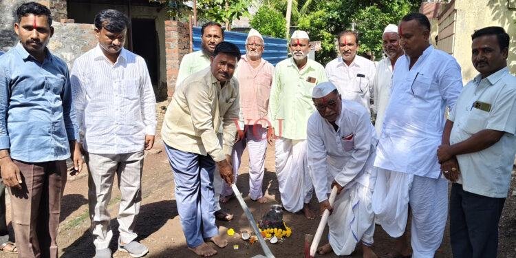 ತಾಂಬಾ ಗ್ರಾಮದಲ್ಲಿ ಸಿಸಿ ರಸ್ತೆ ಕಾಮಗಾರಿಗೆ ಚಾಲನೆ