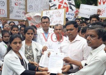 ವೈದ್ಯೆಯ ಮೇಲಿನ ಅತ್ಯಾಚಾರ, ಕೊಲೆ ಖಂಡಿಸಿ ಬೃಹತ್ ಪ್ರತಿಭಟನೆ..!