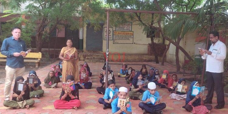‘ಓದುವ ಹವ್ಯಾಸ-ಜ್ಞಾನದ ವಿಕಾಸ’ ಓದುವ ಹವ್ಯಾಸ ಭವಿಷ್ಯ ನಿರ್ಮಾಣಕ್ಕೆ ದಾರಿದೀಪ- ಸಂತೋಷ ಬಂಡೆ