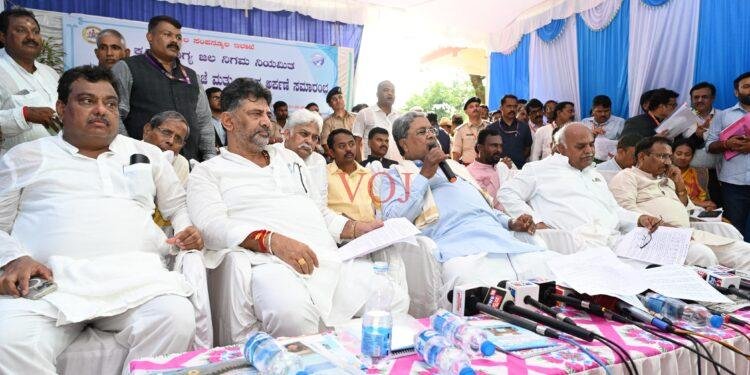 ಆಲಮಟ್ಟಿ ಜಲಾಶಯಕ್ಕೆ ಗಂಗಾಪೂಜೆ-ಬಾಗಿನ ಅರ್ಪಣೆ ಆಲಮಟ್ಟಿ ಎತ್ತರಕ್ಕೆ ಅಧಿಸೂಚನೆ ಹೊರಡಿಸಲು ಕೇಂದ್ರ ಸರ್ಕಾರಕ್ಕೆ ಒತ್ತಾಯ -ಮುಖ್ಯಮಂತ್ರಿ ಶ್ರೀ ಸಿದ್ಧರಾಮಯ್ಯ