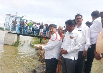 ಹುಬ್ಬೆ ಹುಣಸೆ ಡ್ಯಾಮ್ಗೆ ಭಾಗಿನ ಅರ್ಪಿಸಿದ ಶಾಸಕ ಎಂ ಆರ್ ಮಂಜುನಾಥ್