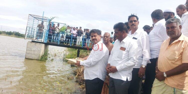 ಹುಬ್ಬೆ ಹುಣಸೆ ಡ್ಯಾಮ್ಗೆ ಭಾಗಿನ ಅರ್ಪಿಸಿದ ಶಾಸಕ ಎಂ ಆರ್ ಮಂಜುನಾಥ್