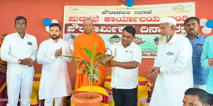 ಇಂಡಿ ನಗರದ ಸ್ವಚ್ಛತೆಯಲ್ಲಿ ಪೌರ ಕಾರ್ಮಿಕರ ಸೇವೆ ಅನನ್ಯ