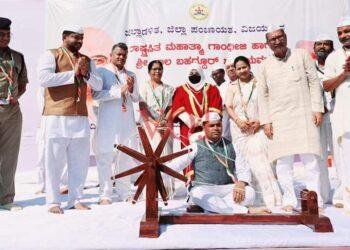 ಮಹಾತ್ಮ ಗಾಂಧಿ ಹಾಗೂ ಲಾಲ್ ಬಹದ್ದೂರ್ ಶಾಸ್ತ್ರಿ ಅವರು ತಮ್ಮ ಸಂದೇಶದ ಮೂಲಕ ನೀಡಿದ ಕೊಡುಗೆ ಅಪಾರ -ಜಿಲ್ಲಾಧಿಕಾರಿ ಟಿ.ಭೂಬಾಲನ್