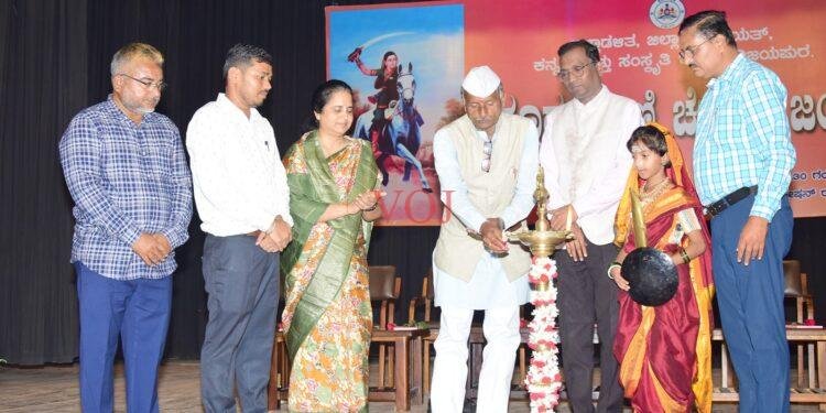 ರಾಣಿ ಚನ್ನಮ್ಮ ಶೌರ್ಯದ ಪ್ರತೀಕ: ಅಪರ ಜಿಲ್ಲಾಧಿಕಾರಿ ಸೋಮಲಿಂಗ ಗೆಣ್ಣೂರo