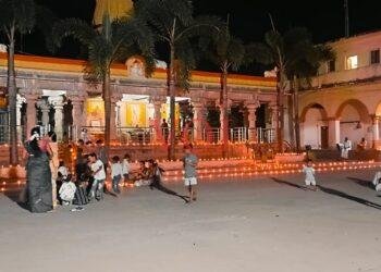 ಕಾರ್ತಿಕ ದೀಪೋತ್ಸವ ಬೆಳಕಿನಲ್ಲಿ ಕಂಗೊಳಿಸಿದ ಲಚ್ಯಾಣ ಕಮರಿಮಠ