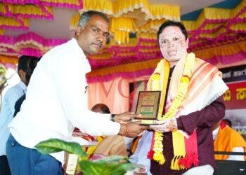 ಶಿಕ್ಷಕ ಸಂತೋಷ ಗೆ ಸರ್ವೋದಯ ರತ್ನ ಪ್ರಶಸ್ತಿಯ ಗರಿ