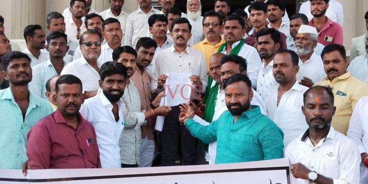 ಇಂಡಿಯಲ್ಲಿ ಕೆರೆ ತುಂಬುವ ಹಾಗೂ ಒತ್ತುವರಿ ತೆರವುಗೊಳಿಸಲು ಆಗ್ರಹಿಸಿ ಬೃಹತ್ ಪ್ರತಿಭಟನೆ