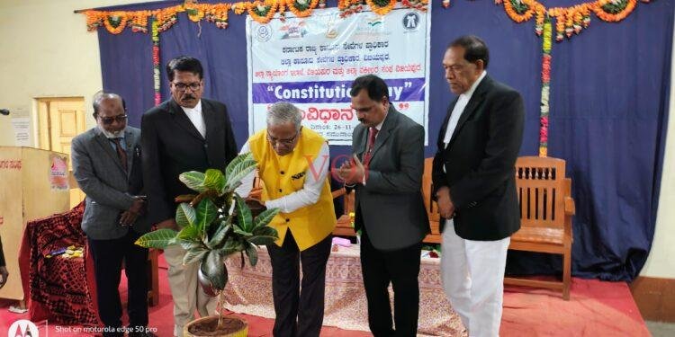 ಸಂವಿಧಾನ ದಿನಾಚರಣೆ ಭಾರತದ ಸಂವಿಧಾನ ವಿಶ್ವ ಶ್ರೇಷ್ಠ ಸಂವಿಧಾನವಾಗಿದೆ-ಶಿವಾಜಿ ಅನಂತ ನಲವಡೆ