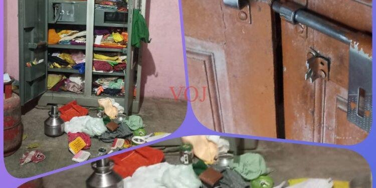 ಇಂಡಿ | ಆಳೂರ ಗ್ರಾಮದಲ್ಲಿ ಮನೆ ಬಾಗಿಲು ಒಡೆದು 3 ಲಕ್ಷ ನಗದು 4 ತೊಲೆ ಬಂಗಾರ ಕಳ್ಳತನ..!