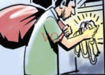 ಶಿಕ್ಷಕಿ ಮನೆಯಲ್ಲಿ ಬಂಗಾರ ಮತ್ತು ಹಣ ಕಳ್ಳತನ ಎಸಗಿ ಪರಾರಿ..! ಎಲ್ಲಿ ಗೊತ್ತಾ..?