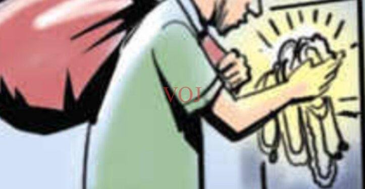 ಶಿಕ್ಷಕಿ ಮನೆಯಲ್ಲಿ ಬಂಗಾರ ಮತ್ತು ಹಣ ಕಳ್ಳತನ ಎಸಗಿ ಪರಾರಿ..! ಎಲ್ಲಿ ಗೊತ್ತಾ..?