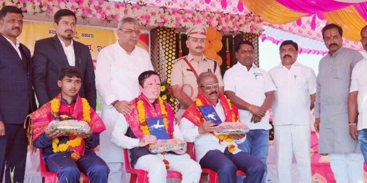 ಗಣರಾಜ್ಯೋತ್ಸವ: ಸಾಧಕರಿಗೆ ಸನ್ಮಾನ