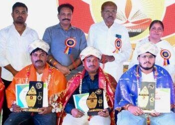 ನಟ ವಿಶ್ವಪ್ರಕಾಶ ಮಲಗೊಂಡಗೆ “ಅಚಿವರ್ ಆಫ್ ಸಿಂದಗಿ” ಪ್ರಶಸ್ತಿ