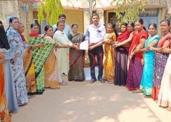 ಅಕ್ಷರ ದಾಸೋಹ ಬಿಸಿಯೂಟ ನೌಕರರು ತಮ್ಮ ಬೇಡಿಕೆ ಈಡೇರಿಸುವಂತೆ ಆಗ್ರಹಿಸಿ ಹೋರಾಟ