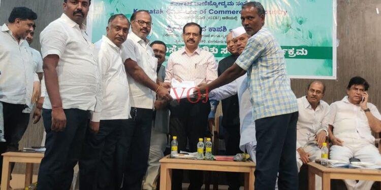 ಮುದ್ದೇಬಿಹಾಳ ಎಪಿಎಂಸಿ ಉಪ ಮಾರುಕಟ್ಟೆಯನ್ನು ಮುಖ್ಯ ಮಾರುಕಟ್ಟೆಯನ್ನಾಗಿ ಮೇಲ್ದರ್ಜೆಗೆ ಏರಿಸಲು ಅಗತ್ಯ ಕ್ರಮಕ್ಕೆ ಆಗ್ರಹಿಸಿ ಮನವಿ