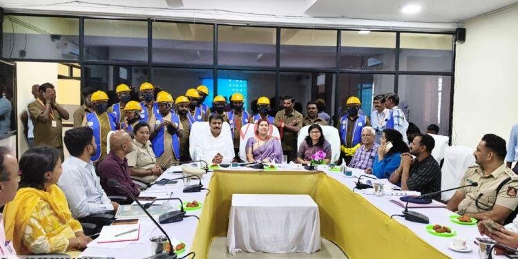 ಮಾದಪ್ಪ ಸನ್ನಿಧಿಯಲ್ಲಿ ವಿವಿಧ ಅಭಿವೃದ್ಧಿ ಕಾರ್ಯಗಳ ಕುರಿತು ಮಾರ್ಗದರ್ಶನ ನೀಡಿದ : ಎಂ ಆರ್ ಮಂಜುನಾಥ್ .