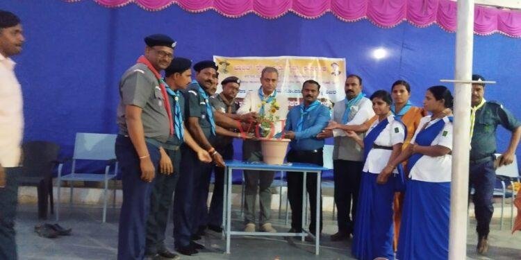 ಮಕ್ಕಳು ಅಂಕಗಳ ಬೆನ್ನು ಹತ್ತದೇ ಮೌಲ್ಯ ಶಿಕ್ಷಣದತ್ತ ಒಲವು ತೋರಿಸಿ