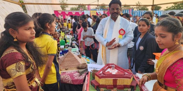 ವಿದ್ಯಾರ್ಥಿಗಳ ನಿಜವಾದ ಹೀರೋ ತಂದೆ, ತಾಯಿ..!