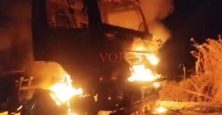 ವಿಜಯಪುರ : ಟಿಪ್ಪರ್ ವಾಹನ ಸಂಪೂರ್ಣ ಭಸ್ಮ..! ಹೇಗೆ ಗೊತ್ತಾ..?