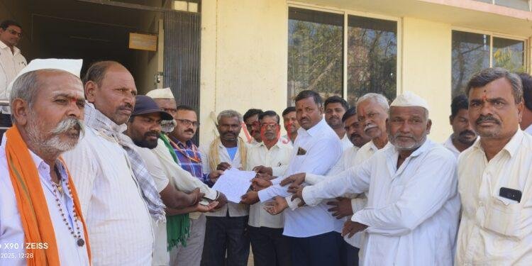 ವಿದ್ಯುತ್ ಸರಿಯಾದ ಪೂರೈಕೆ ಆಗ್ರಹಿಸಿ ಇಂಗಳಗಿ ರೈತರಿಂದ ಪ್ರತಿಭಟನೆ