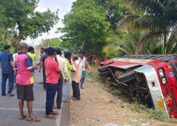 ನಿಯಂತ್ರಣ ತಪ್ಪಿದ ಸಾರಿಗೆ ಸಂಸ್ಥೆಯ ಬಸ್ಸು, ರಸ್ತೆ ಪಕ್ಕದ ತಗ್ಗಿಗೆ..! ಆಗಿದ್ದೇನು..?