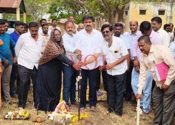 ಆರ್ ಎಂ ಸಿ ಆವರಣದಲ್ಲಿ ಶುದ್ಧ ಕುಡಿಯುವ ನೀರಿನ ಘಟಕ ಕಾಮಗಾರಿಗೆ ಶಾಸಕ ಎಂ ಆರ್ ಮಂಜುನಾಥ್ ಗುದ್ದಲಿ ಪೂಜೆ