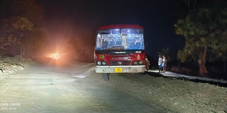 ಇಂಡಿ : ದಾರಿ ತಪ್ಪಿದ ಬಸ್ಸು, ತಪ್ಪಿದ ಬಾರಿ ಅನಾಹುತ..