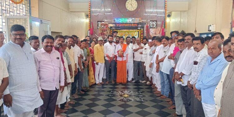 ದ್ಯಾಮವ್ವನ ಮಂದಿರದಲ್ಲಿ ವಿಶೇಷ ಬಿಂದಿಗೆ ಪೂಜೆ ಮಾಡುವ ಮೂಲಕ ಜಾತ್ರಾ ಮಹೋತ್ಸವ ತಯಾರಿಗೆ ಅಧಿಕೃತ ಚಾಲನೆ