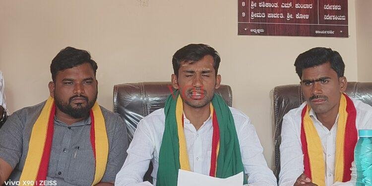 ಇಂಡಿಯಲ್ಲಿ ಉಗ್ರವಾದ ಪ್ರತಿಭಟನೆ ಎಚ್ಚರಿಕೆ ನೀಡಿದ ಕರವೇ ಅಧ್ಯಕ್ಷ ಬಾಳು..ಕಾರಣ ಏನು ಗೊತ್ತಾ..?