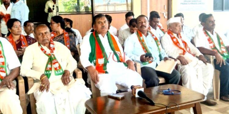 ಚಪ್ಪಲಿ ಹಾರ ಹಾಕುವುದು ಹಿಂದೂ ಸಂಸ್ಕೃತಿನಾ..? ಸಮಯ ಬಂದಾಗ ಉತ್ತರ ಕೊಡುತ್ತೇನೆ : ನಡಹಳ್ಳಿ