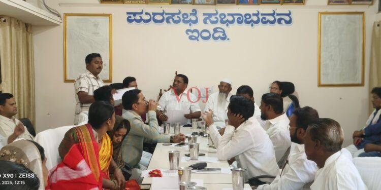 ಇಂಡಿ | ಪುರಸಭೆಯಲ್ಲಿ ಸದಸ್ಯರ ಗಮನಕ್ಕೆ ತರದೇ ಹಣ ತೆಗೆಯುತ್ತಿದ್ದಾರೆ : ಸದಸ್ಯರ ಆರೋಪ