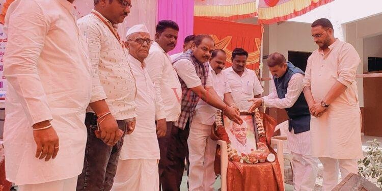 ಸ್ವಾವಲಂಬಿಯಾಗಿ ಬದುಕು ನಡೆಸಲು ಶಿಕ್ಷಣ ಅವಶ್ಯಕ : ದೇಸಾಯಿ