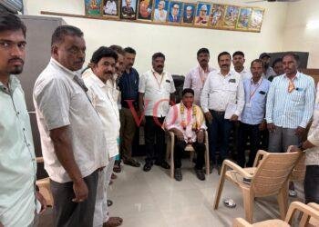 ಕರ್ನಾಟಕ ಸರ್ಕಾರ ಗ್ಯಾರಂಟಿ ಯೋಜನೆ ಸಮಿತಿಯಿಂದ ಹನೂರು ಚೆಸ್ಕಾಂ ಎ.ಇ.ಇ ರಂಗಸ್ವಾಮಿ ಗೆ ಸನ್ಮಾನ