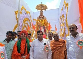 ಬಬಲೇಶ್ವರ| ವಿಶ್ವಗುರು ಬಸವೇಶ್ವರ ಮೂರ್ತಿ ಅನಾವರಣ