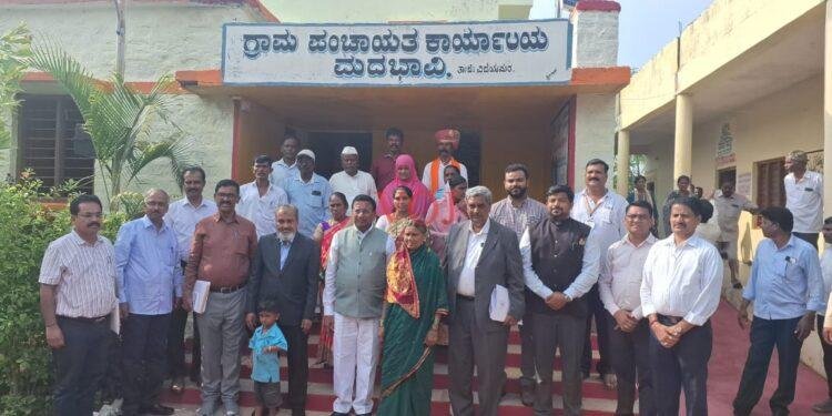 ರಾಜ್ಯದ 5ನೇ ಹಣಕಾಸು ಆಯೋಗದ ತಂಡವು ಮದಭಾವಿ ಗ್ರಾಮ ಪಂಚಾಯಿತಿಗೆ ಭೇಟಿ..!