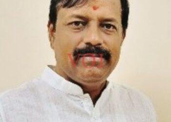 ಕೇಂದ್ರದ ಮಹತ್ವಕಾಂಕ್ಷಿ ಯೋಜನೆ ಆಸ್ಪತ್ರೆ ಆವರಣದಿಂದ ಹೊರಗೆ, ಆಕ್ರೋಶ: ವಿಜಯಕುಮಾರ್