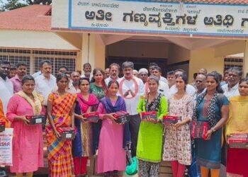 2024 – 25 ನೇ ಸಾಲಿನ ವೃತ್ತಿಪರ ಕುಶಲಕರ್ಮಿಗಳಿಗೆ ಉಚಿತ ಹೊಲಿಗೆ ಯಂತ್ರಗಳ ವಿತರಣೆ:ಶಾಸಕ ಎಂ.ಆರ್. ಮಂಜುನಾಥ್