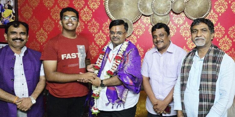 ಭೃಂಗಿಮಠ ಫೌಂಡೇಶನ ಸನ್ಮಾನ, ಶೀಘ್ರದಲ್ಲೇ ಬಾಲಕರ ಸ್ಟೂಡಿಯೋ ಸ್ಥಾಪನೆ : ಬಬಲೇಶ್ವರ