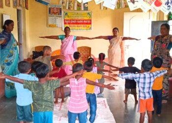 ಚವನಭಾವಿ ಗ್ರಾಮದ ಅಂಗನವಾಡಿ ಕೇಂದ್ರದಲ್ಲಿ ಅಂತರರಾಷ್ಟ್ರೀಯ ಯೋಗ ದಿನಾಚರಣೆ ಆಚರಣೆ