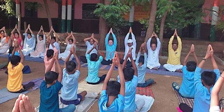 ಆಧುನಿಕ ಜೀವನದಲ್ಲಿ ಯೋಗಕ್ಕೆ ಆದ್ಯತೆ ನೀಡಿ- ಸಂತೋಷ ಬಂಡೆ