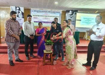 ಶಿಷ್ಯವೇತನಗಳನ್ನು ಸದ್ಬಳಕೆ ಮಾಡಿಕೊಂಡು ಉನ್ನತ ಶಿಕ್ಷಣ ಪಡೆಯಬೇಕು