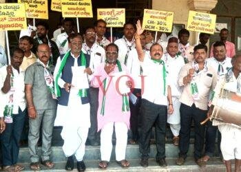 ರಾಜ್ಯ ಸರಕಾರವನ್ನು ವಜಾಗೊಳಿಸುವಂತೆ ಆಗ್ರಹಿಸಿ ಮುದ್ದೇಬಿಹಾಳ ತಾಲೂಕಾ ಜೆಡಿಎಸ್‌ ಪಕ್ಷದ ವತಿಯಿಂದ  ಪ್ರತಿಭಟನೆ.