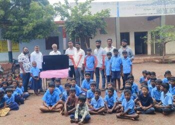 ಸರಕಾರಿ ಶಾಲೆಗೆ ಸ್ಮಾರ್ಟ್ ಟಿವಿ ಕೊಡುಗೆ