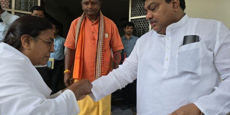 ಬ್ರಹ್ಮ ಕುಮಾರಿ ಈಶ್ವರಿಯ ವಿಶ್ವವಿದ್ಯಾಲಯದವರು ಸಚಿವ ಎಂ. ಬಿ. ಪಾಟೀಲ ಅವರಿಗೆ ರಾಖಿ ಕಟ್ಟಿ ರಕ್ಷಾ ಬಂಧನ..!